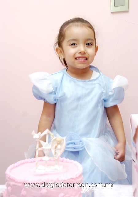 28112008
Johana Paola Heredia Barrera lució como princesita en su cumpleaños