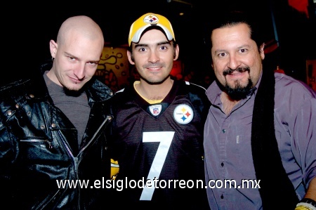 27112008
Patrick Bar, Salvador Álvarez y Memo Rojas