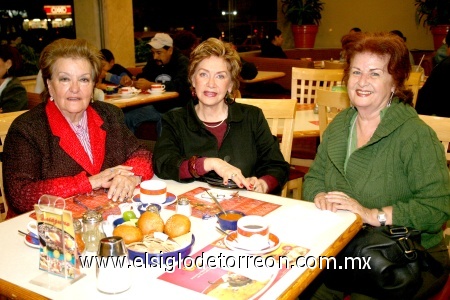 29112008
Carolina de Romo, Virginia Estrada y Rosantina Echávarri