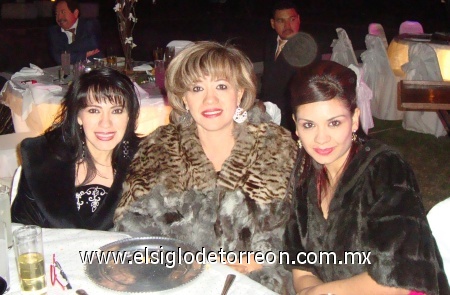 29112008
Valeria, Araceli y Susana Ortega asistieron a reciente recepción nupcial