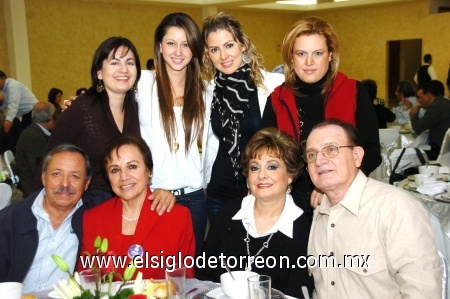02122008
Raúl y Sabina Ibáñez, Ricardo e Isabel Zúñiga, Mónica, Karla y Bety Zúñiga, y Anabel González.