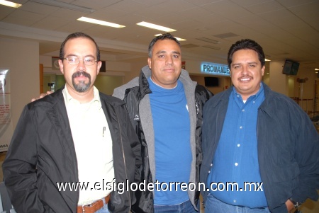 01122008
Jaime Vidaña, Salvador Torres y Arturo Valenzuela se fueron en plan de trabajo a Ciudad Juárez.