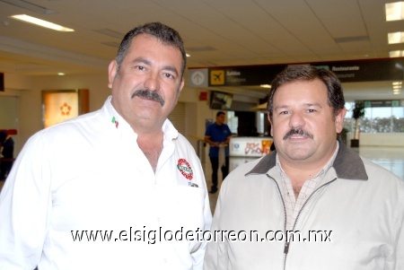 01122008
Jesús Antonio Ibarra viajó a Hermosillo, Sonora y fue despedido por Rodrigo Vázquez.