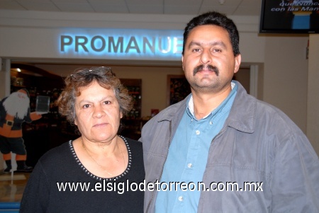 01122008
María y Miguel Medina llegaron de San Francisco, California para visitar a familiares