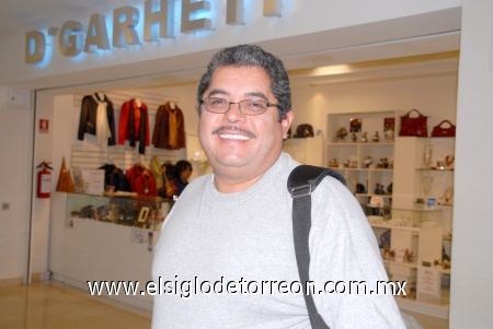 01122008
Mario Ferrero Pimentel llegó de Ciudad Juárez para visitar a familiares en Torreón.