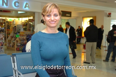 02122008
Eva Padilla llegó a Torreón, procedente del Distrito Federal.