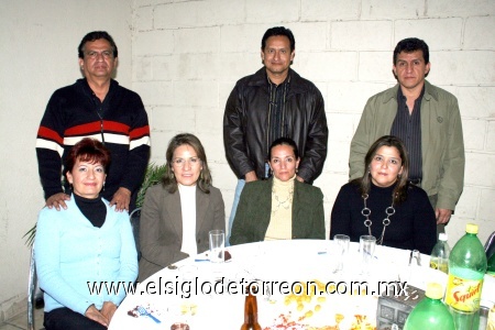 03122008
Martín Andrés Moreno, Gloria Pérez, Josefina Rodríguez, Paty Núñez, Jorge Lugo, Cecy de Castillo y Mario Castillo.