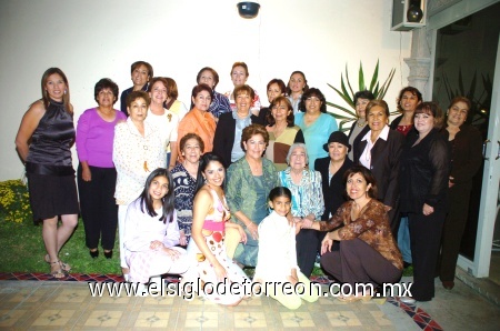 04122008
Wilfrido Treviño festejó su cumpleaños junto a su esposa Marta Valdés de Treviño, sus hijos y nietos.