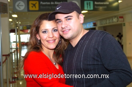 04122008
Lourdes Herrera recibió a Daniel Cabrera, procedente de Houston, Texas.
