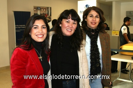 06122008
Ana Sofía García camil, Blanca Castro y Laura Salcido realizaron un viaje con destino al Distrito Federal.