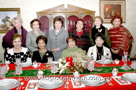 07122008
Alma de Machado, Tere de Castañeda, Susana de González, Lucrecia de Álvarez, Rosy de Máynez, Lule de Rosete, Titina de Callau, Celia de Ramos, Chelito de Colón y Payo de Hinojosa, en su cena pre navideña