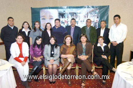 07122008
Sayra Silva Rueda, Norma Sánchez, Amelia Ibarra, Rosa Rodríguez, Patricia Cepeda, Francisca Chávez, Óscar Caro, Gaby Delgado, Teresa Barajas, Guadalupe de la Garza, José Luis Galindo, Rafael Contreras, Antonio Soto, Jonas Jurado y Darío de la Garza.
