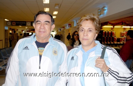 07122008
Ignacio Meneses Marín y María Luisa González de Meneses realizaron un viaje de placer a Buenos Aires, Argentina