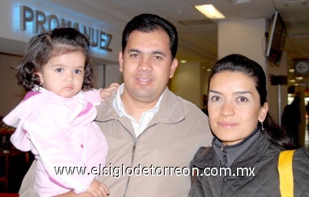 07122008
Omar Hernández, Mary Carmen Hernández y Camila Hernández viajaron a la Ciudad de México.