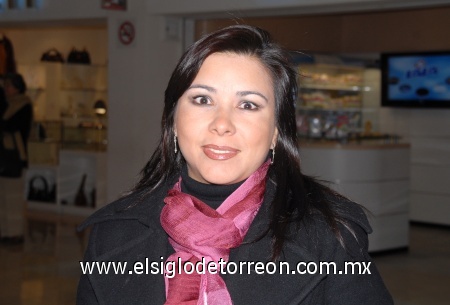08122008
Carolina Morales se fue de vacaciones a Acapulco.