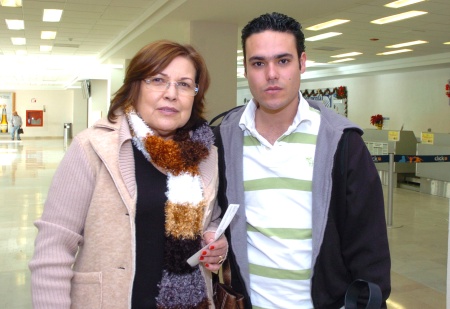 09122008
Margarita Villarreal y Emilio Villarreal, viajaron a la Ciudad de México.