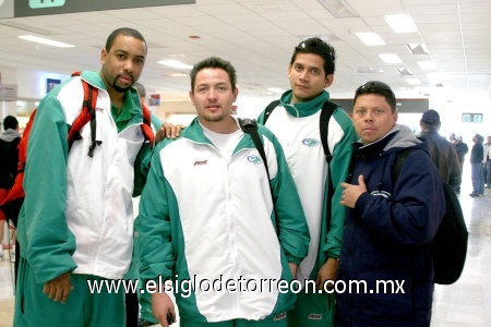 13122008
Mite Smith, Juan Pablo Bravo, Julio César Everardo y Edilberto Hernández llegaron a Torreón