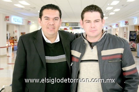 14122008
Jesús Manuel Ortiz y Jesús Sánchez Salazar llegaron de Guadalajara, donde realizaron asuntos de trabajo.