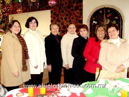 13122008
Irma de Moreno, Paty de Marmolejo, Cristina de Pineda, Dolores de Tello, Marilú de Artea, Rosy de Hernández y Eva de Jiménez, reunidas con motivo de la próxima Navidad