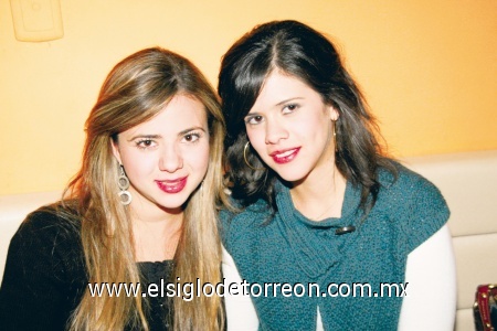 ¡Y llegó la noche!
Roberta Cárdenas y Yunue Acuña.