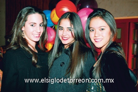 Karime Peña, Miriam González y Estefanía Rojas.