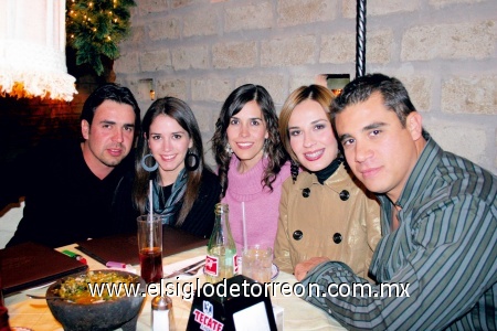 Efrén Ávila, Karla Martínez, Daniela de Silveyra, Marile de Siller y Ricardo Siller.