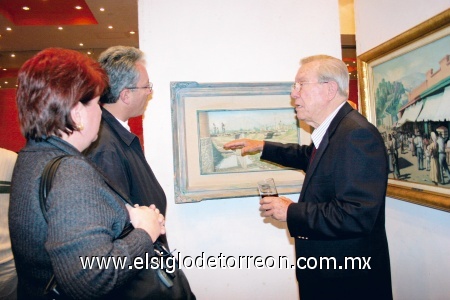 Los asistentes felicitaron sinceramente a los expositores.
