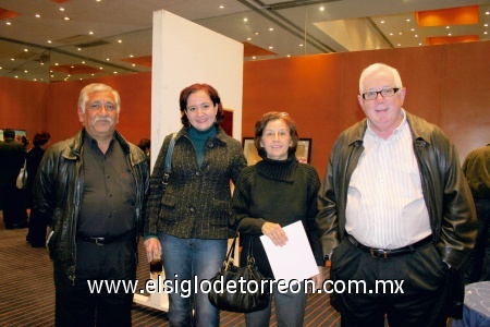 Exposición Los rostros de Torreón
Fernando Martínez, Patricia Hernández, Rosy Gordillo y Federico Ramos.