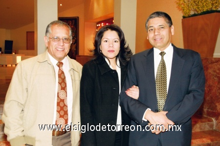 Luis Macías, Ana Lorena Pérez y Rubén Cháirez.
