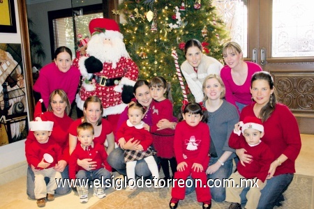 Posada entre amigas
Keta de Gómez y su pequeña Ketita, las acompañan Sofía y Gaby del Bosque con su hijo Rogelio, Claudia Pérez y Rodrigo, Cristina Valencia, Adriana Valencia, Susy Garza, Lizett de Solís con sus hijas Lizett y Michel.