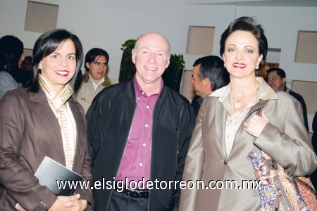 Claudia Casanova de Carlos, Salvador Jalife García y Cecilia Murillo.