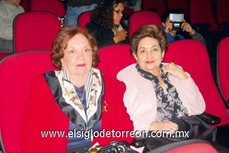 Consuelo Arias y Eva de Echevarrieta.