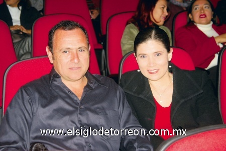 Carlos Villarreal y Vanessa Loera.