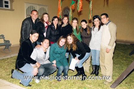 Diversión pre-navideña
Las mejores amigas y amigos de Tanne Ganem celebraron la pronta llegada de la Navidad.