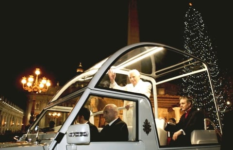 El papa Benedicto XVI exhortó a la 'sobriedad y solidaridad' en el 2009 en momentos en que el mundo enfrenta graves problemas económicos y sociales.