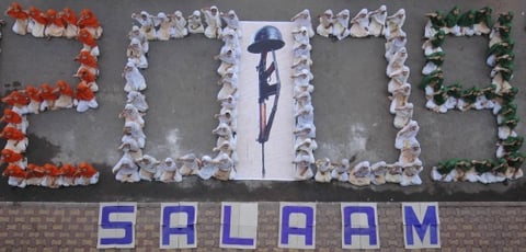 En India, mucha gente estaba contenta de ver el fin del 2008, durante el cual el país fue sacudido por ataques terroristas en varias ciudades, culminando con tres días de violencia en Mumbai que dejaron 164 muertos.