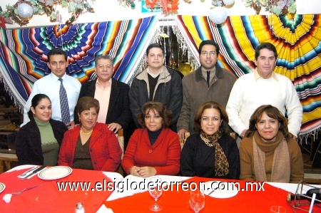 29122008
Grupo de médicos del Seguro Social en su posada navideña.