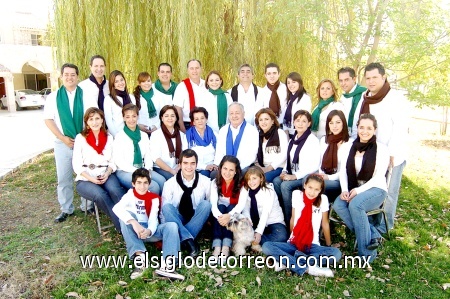 30122008
La familia Gutiérrez Rocha en su tradicional fiesta navideña.