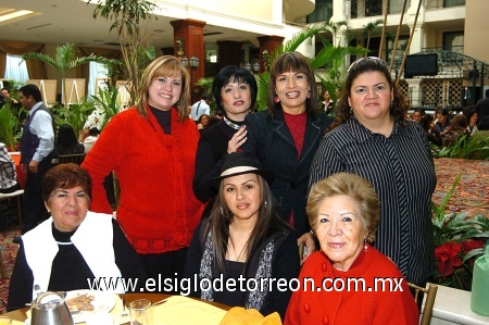 30122008
Lety de González e Hilda de Cortinas acompañadas de Hilda de Orozco, Hannya de Romero, Nena de González, Francis de Villalobos y Lidia de Orozco.