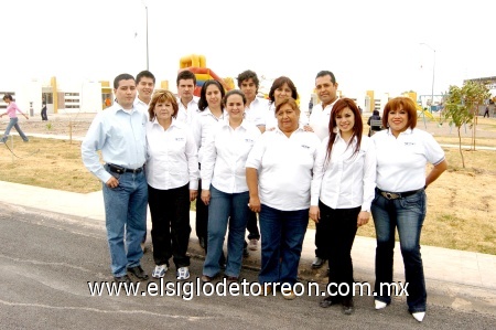 14122008
Empleados de Valgo Construcciones se encuentra de fiesta, ya que hoy recibirán en su posada a todas las personas interesadas en formar parte de su nuevo fraccionamiento
