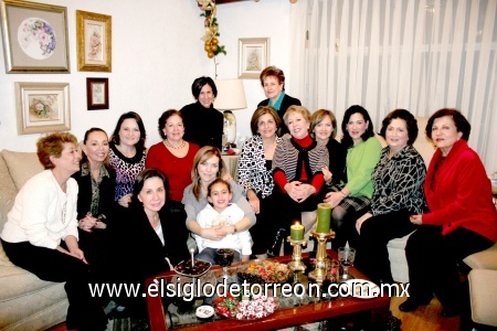 14122008
Martha Ortega, Rita Iruzubieta, Mónica Giacomán, Irene Duarte, Cristy Acosta, Caro de Hernández, Miriam Batarse, Rocío Yacamán, Gaby Garza, Matilde Valdés, Lula de Luna, Adriana Ortega, Maga de Obeso, Blanca de Orozco, Lorenza Weber y Leila Gómez.