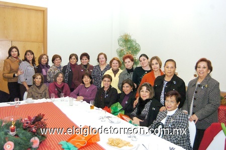 19122008
Grupo de amigas convivieron en vísperas de la llegada de la Navidad.