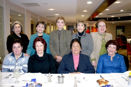 19122008
Nosy, Silvia, Esther, Blanquita, Evangelina, Carmelita, Marina, Blanca y Cande, integrantes del Grupo de los Miércoles en su posada.