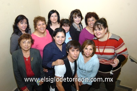 20122008
Profesor David Tovar acompañado de sus alumnas Rosita Cornejo, Silvia Mora, Mary Esparza, Ale Escalera, Laly Ruiz, Nena Bazán, Paty Ríos, Muñeca Tueme y Juanita Rodríguez.