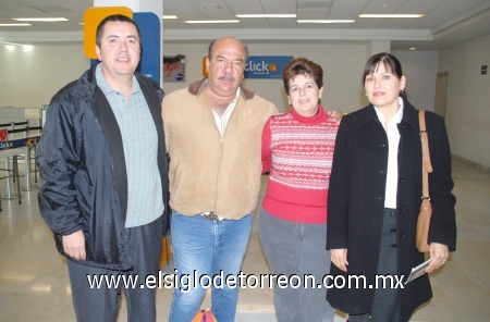 17122008
Rafael y Raúl Villarreal, Estéfana Rivera y Ninfa Martínez regresaron a Tijuana después de vacacionar en La Laguna