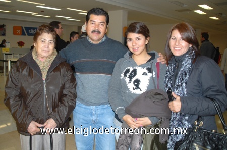 18122008
Graciela Alonso, Luis Humberto Rodríguez, María Aguiñaga y Melissa Rodríguez fueron a pasar las fiestas decembrinas a Chicago, Illinois.