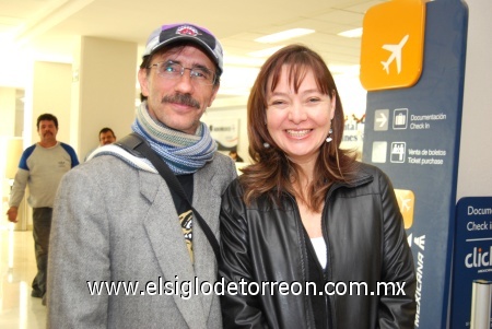 23122008
Javier Parra, Mónica Peña viajaron desde el aeropuerto de la ciudad.
