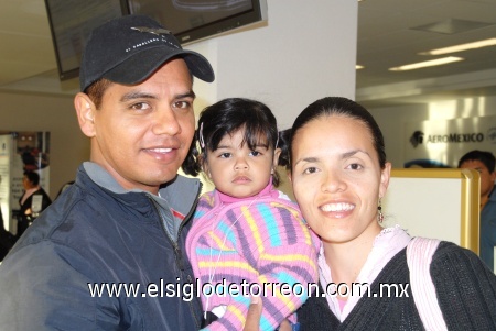 24122008
Carlos Macías, Marifer y Marzieh Ruiz viajaron a Hermosillo, Sonora