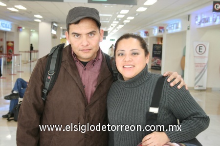 25122008
Mario Cepeda Rubio y Laura Itzel Quintas Granados llegaron del Distrito Federal