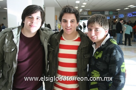 27122008
Luis, Juan y Andrés Ruenes regresaron a Costa Rica donde radican